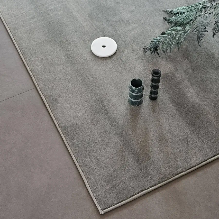 Distinguished Cattelan Italia Kimi rug with muted gray tones and a semi-gloss velvet surface