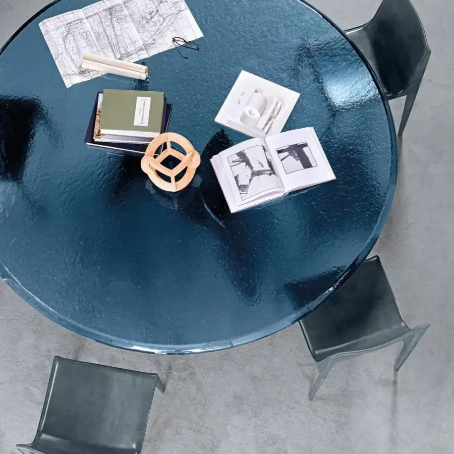 Superior Arketipo Avalon table crafted in Italy with a round glass top and deep blue metal base featuring tonal variations