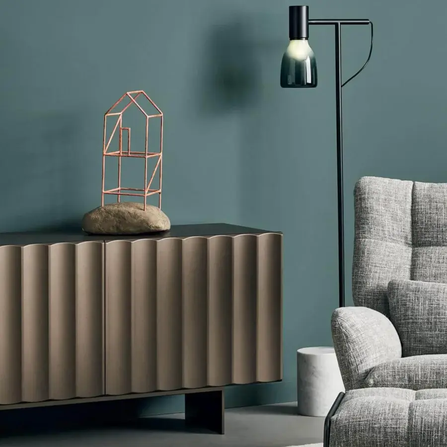 Exceptional Bonaldo Acquerelli floor lamp with lead metal structure and cylindrical marble base, crafted in gradient blown glass