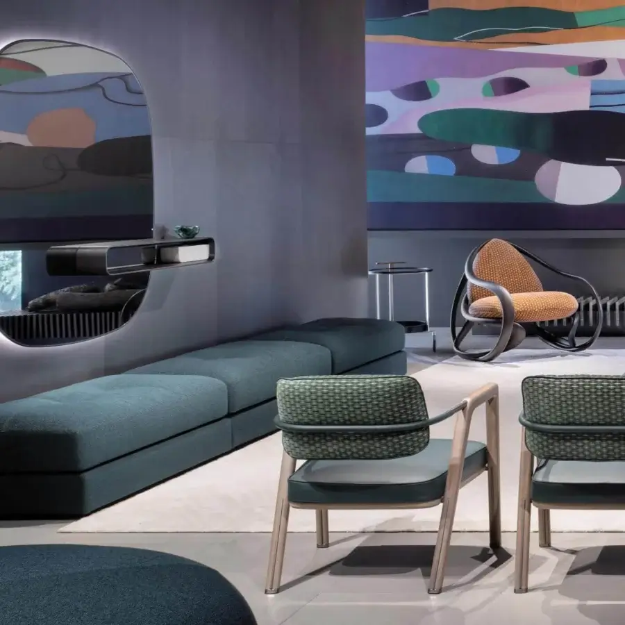 Superior Giorgetti Uyuni mirror with an elongated oval form and integrated illumination in solid Canaletto walnut