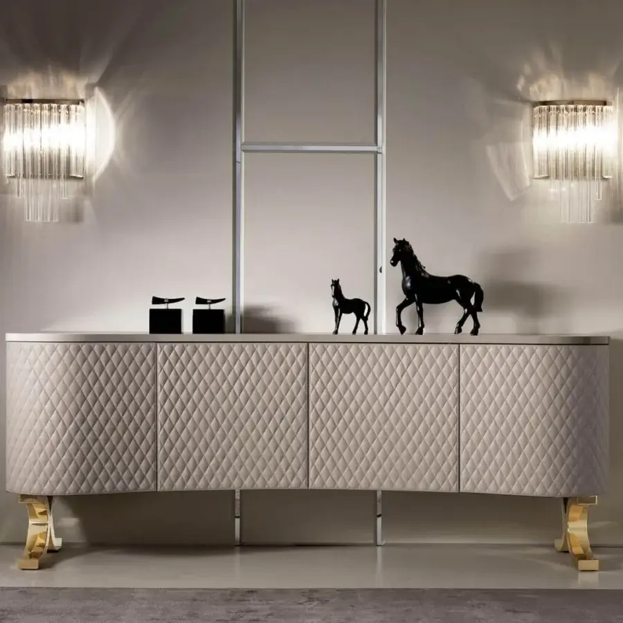Distinguished DV Home Collection Hermes wall lamp with a shining chrome metal structure and refined natural crystal pendants