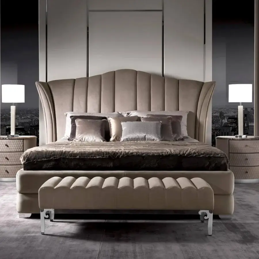 Superior DV Home Collection Post bench with solid beech wood structure, quilted light brown fabric and designer metal legs