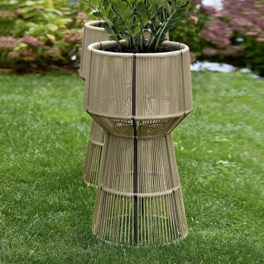 Distinguished Varaschin Cricket planter with hand-woven synthetic fibre and varnished aluminum supporting structure in a muted beige tone