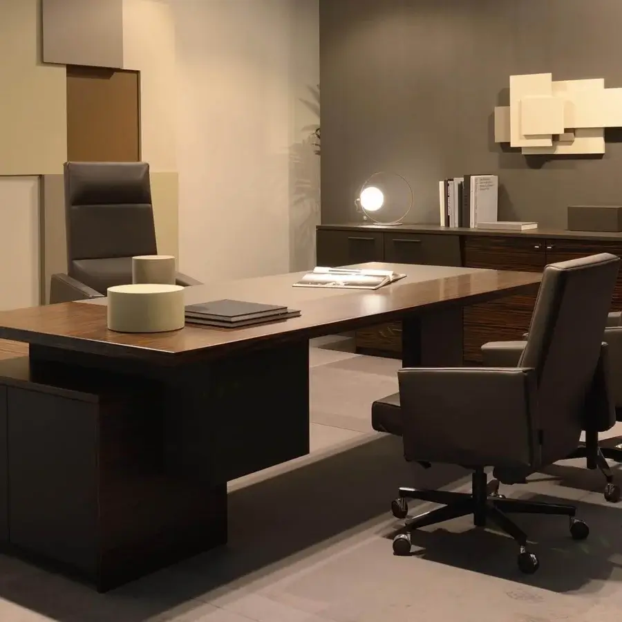 Distinguished 4 Mariani Inca armchair built in dark brown leather with a matte finish and black painted aluminum base