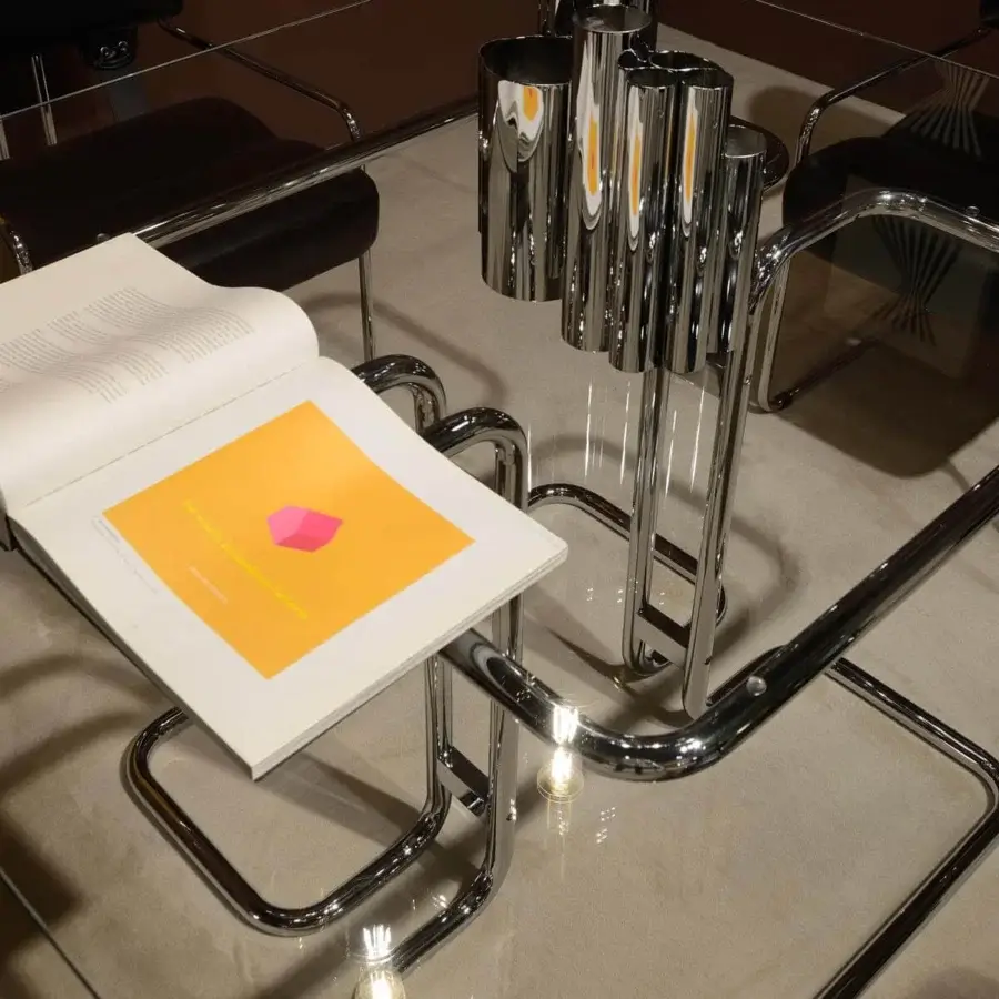 Elegant 4 Mariani Tucroma table with extra-light glass top and skillfully bent chrome steel base