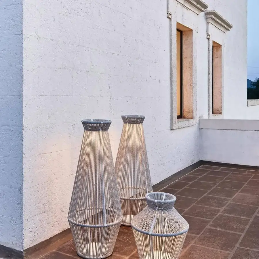 Exceptional Varaschin Cricket floor lamp with light gray woven lampshade and powder-coated aluminum frame