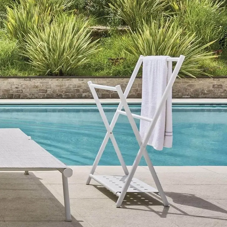Superior Varaschin Bahia towel rack with crossed supports and a slatted shelf in matte white powder coated aluminum
