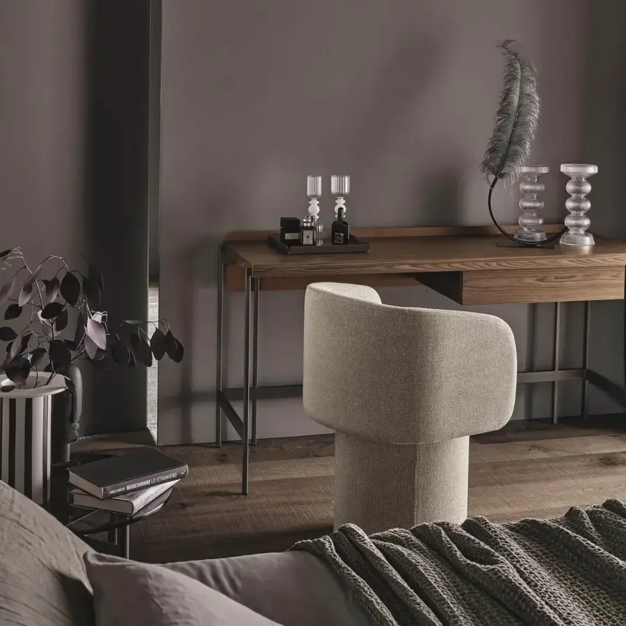Exceptional Ditre Italia Billie armchair upholstered in high-end fabric with a sleek neutral tone and sculpted design crafted in Italy