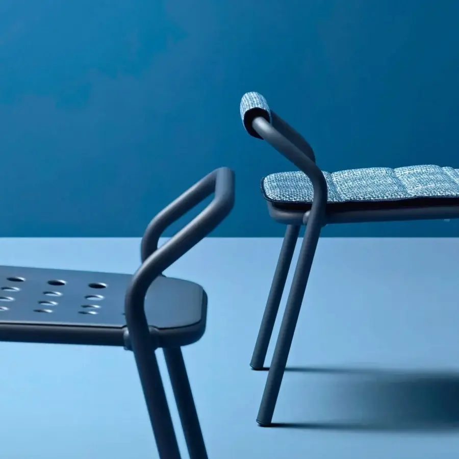 Distinguished Varaschin Noss chair with aluminum frame in muted blue-gray finish and blue white patterned seat cushion upholstery