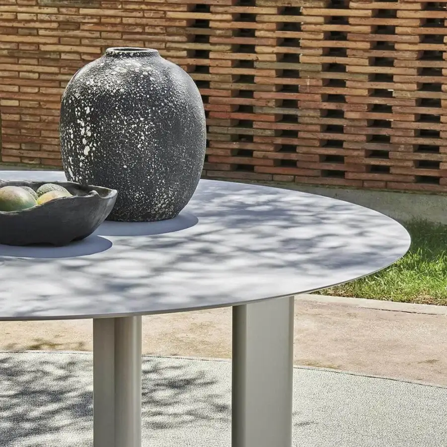 Superior Varaschin Plinto table crafted in light gray HPL with cylindrical aluminum legs and powder-coated finish