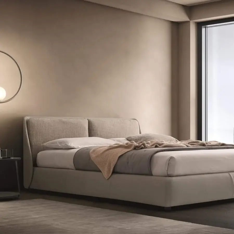 Elegant Ditre Italia Bend bed with curvy silhouette, rigid headboard and beige fabric upholstery with leather base cushions