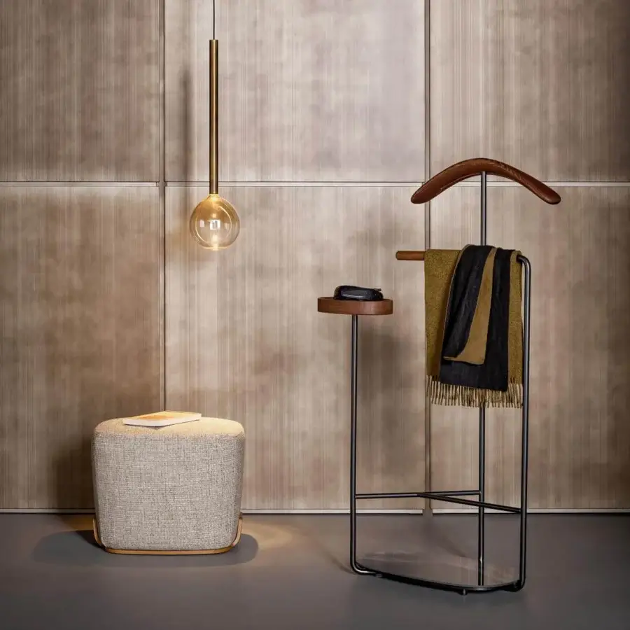Exceptional Bonaldo Luigio valet stand with black metal and dark wood crafted in a minimalist silhouette