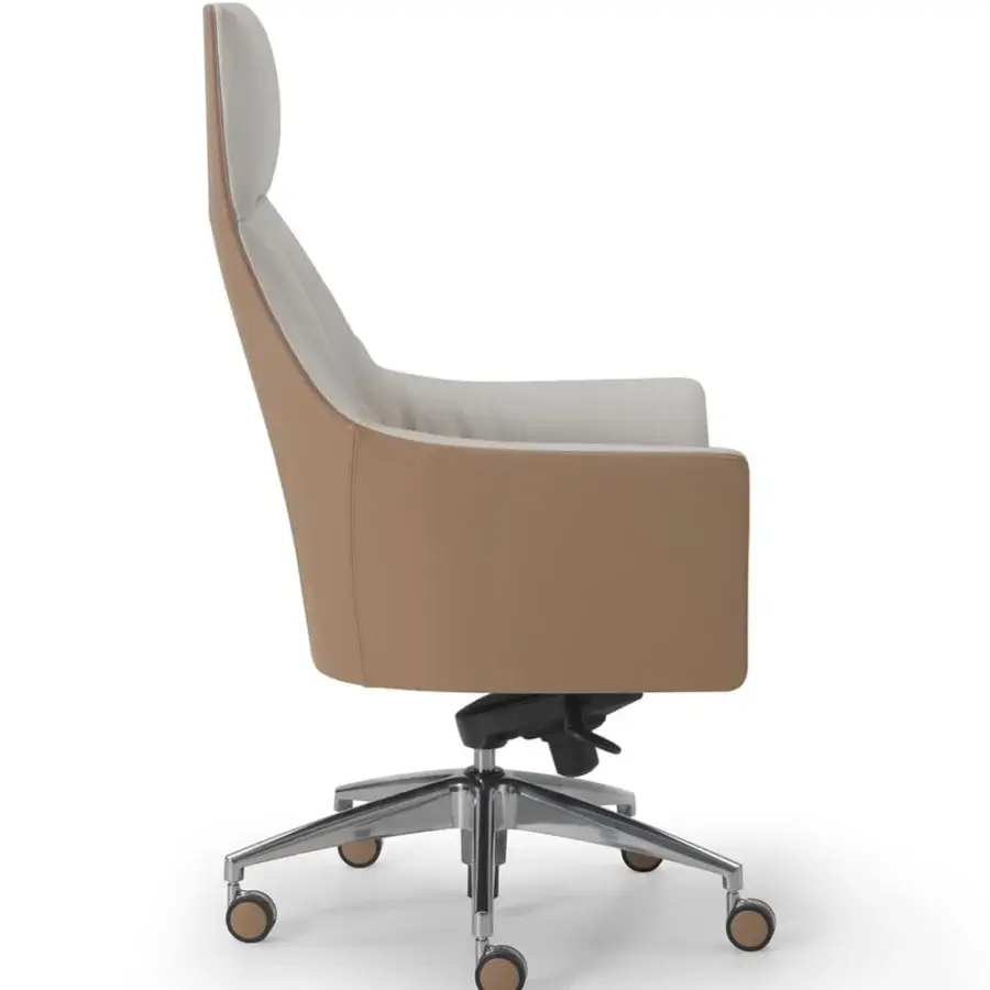 Superior 4 Mariani Sella armchair inspired by equestrian saddles with warm tan leather upholstery and a five-star metal base
