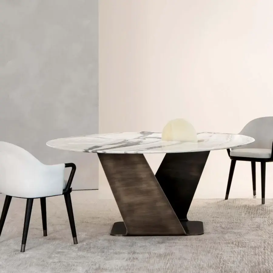Refined Rugiano Camilla armchair with wengè wood legs and light gray fabric upholstery exhibiting curved lines