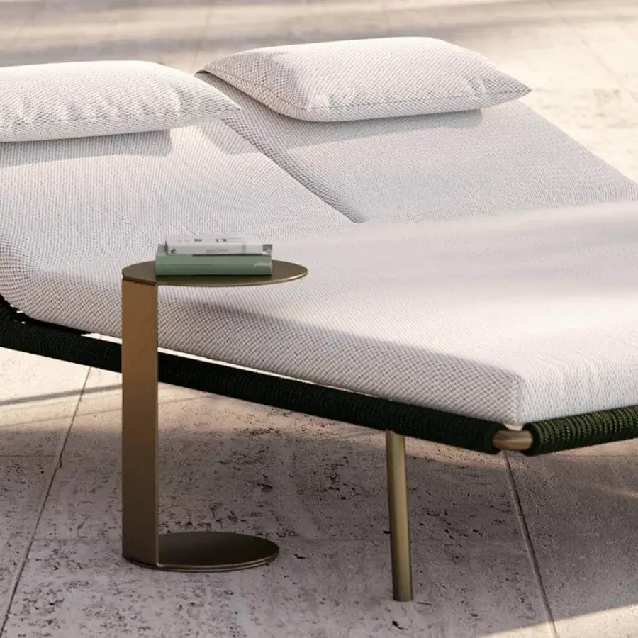 Superior Rugiano Paride side table in bronze metal brings Italian elegance with a sleek cylindrical form and round top