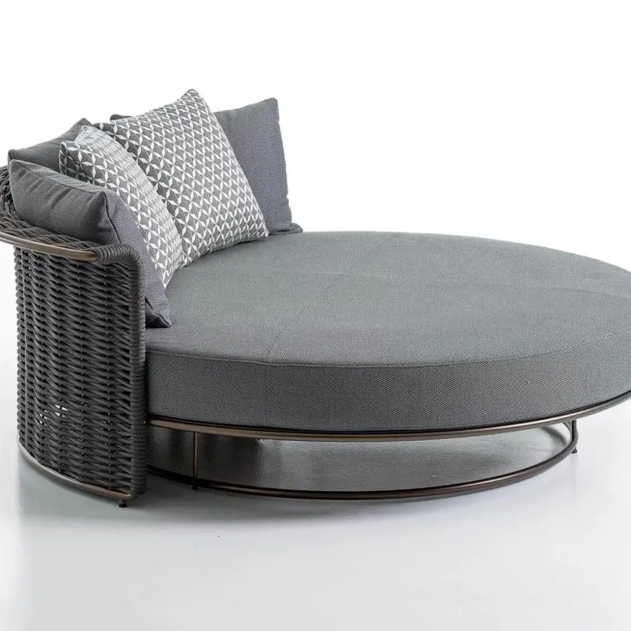 Distinguished Rugiano Marina daybed with a bronze metal structure woven in hand-braided grey rope and comfortable grey seat cushions
