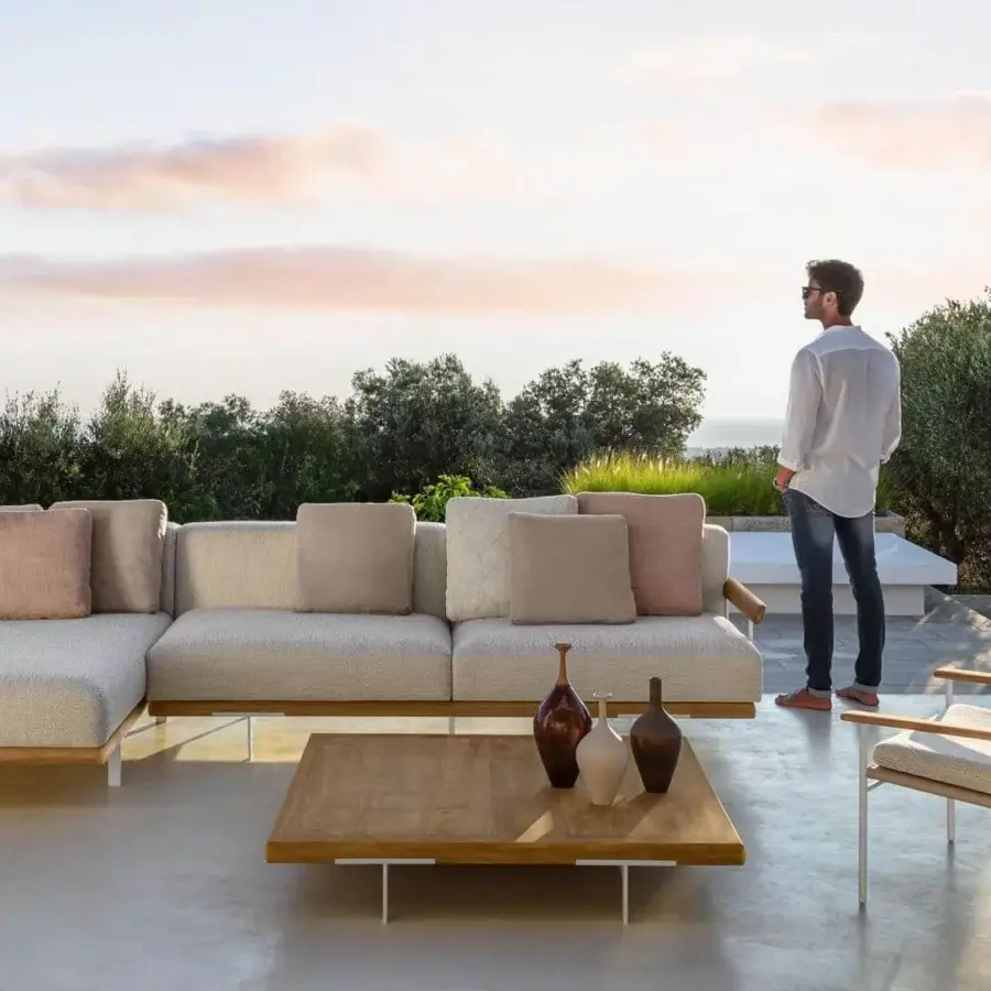 Elegant Talenti Allure sectional with light beige textured textile and aluminium feet crafted in Italy