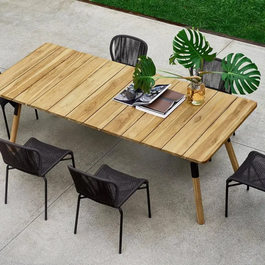 Distinguished Varaschin Link table with powder-coated aluminum and a warm wood plank tabletop in a matte finish