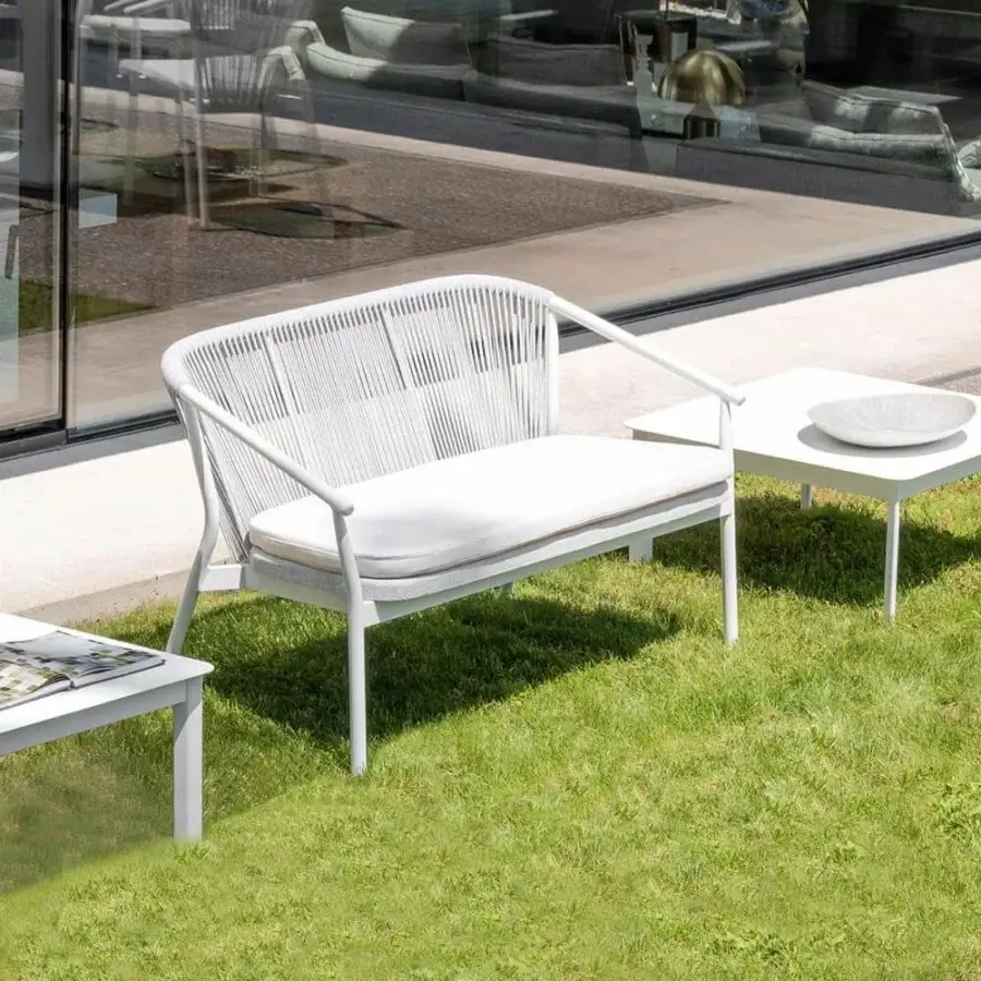 Elegant Varaschin Smart sofa with curved lines in off-white VAR#TEX and powder-coated aluminum construction