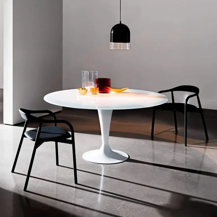 Elegant Sovet Italia Flute round table with glossy white lacquered metal and tempered glass tabletop