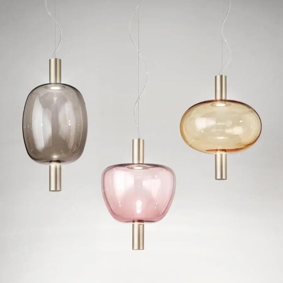 Distinguished Vistosi Riflesso suspension lamp with hand-blown glass shades in smoky grey, pale rose-pink and amber-yellow with polished brass-toned metal