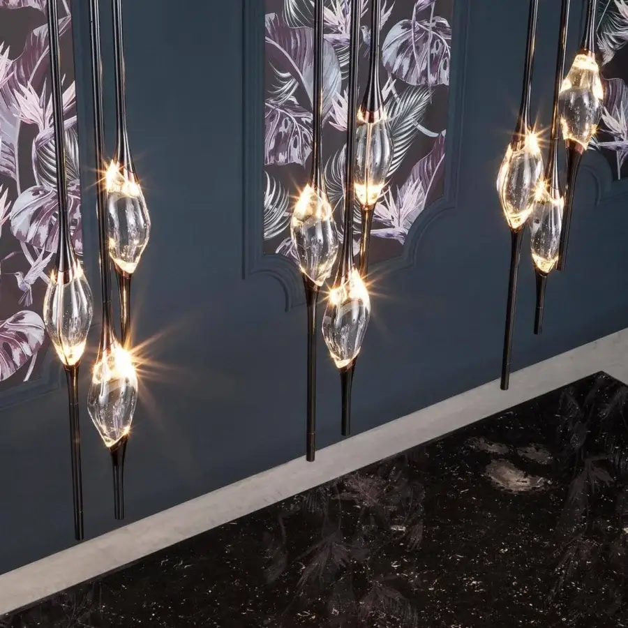Distinguished Il Pezzo Mancante Il Pezzo 12 suspension lamp with a female figure silhouette in clearest crystal and satin brass stems