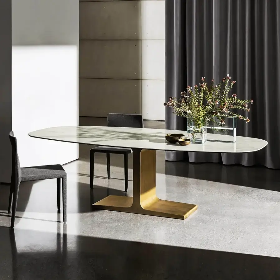 Exceptional Sovet Italia Palace table with sculpted base in burnished golden metal and light laminated ceramic tabletop