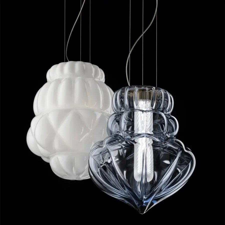 Exceptional Barovier&Toso Vallonné suspension lamp with transparent Venetian crystal crafted in an elongated form and silver cables