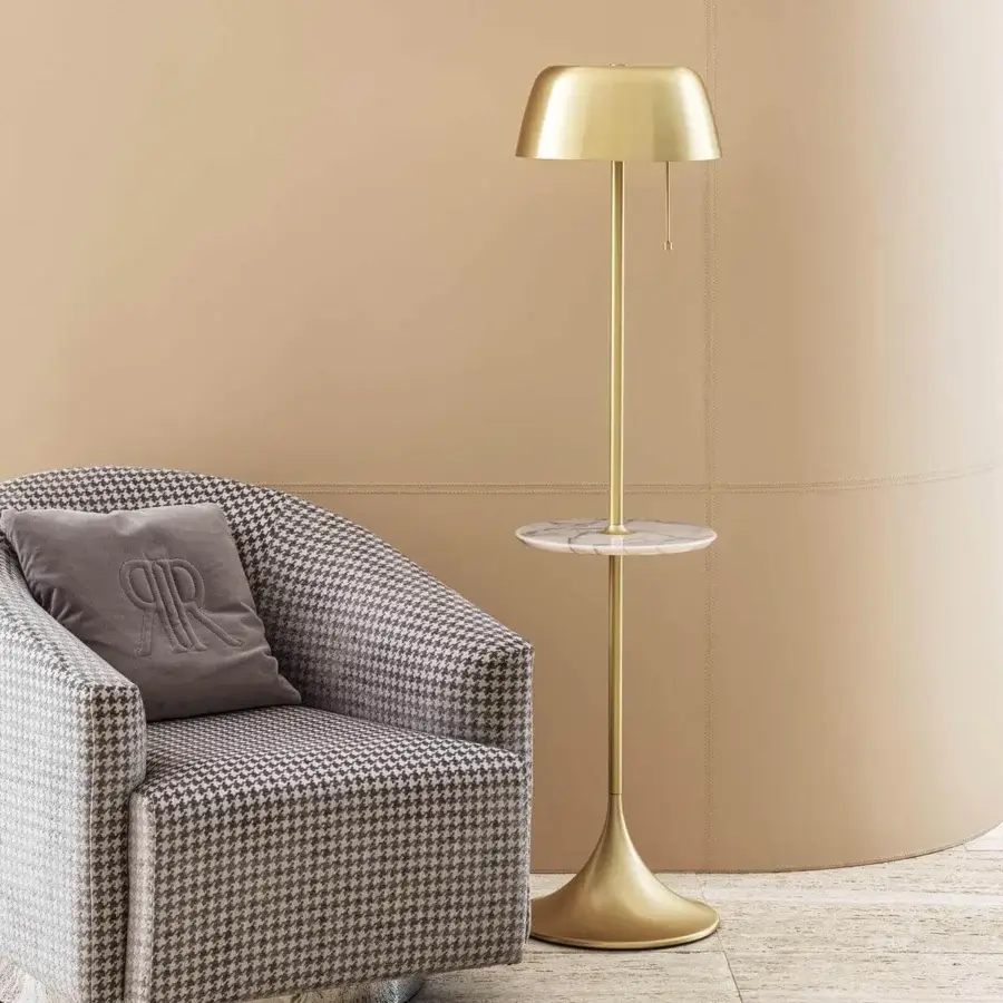 Superior Rugiano Wanda floor lamp with metallic structure and calacatta marble tabletop in glossy golden finish