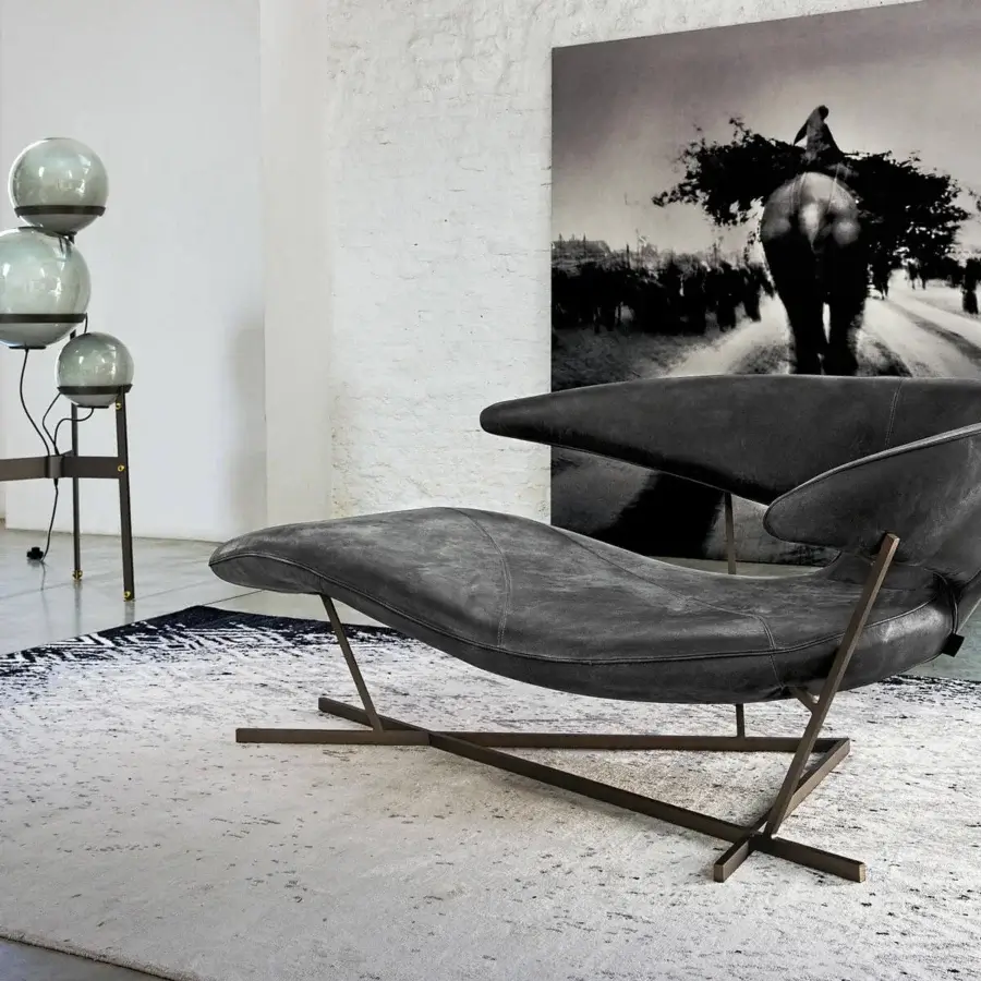 Distinctive Arketipo Manta chaise lounge upholstered in dark gray leather with a refined Oxy Grey metal base