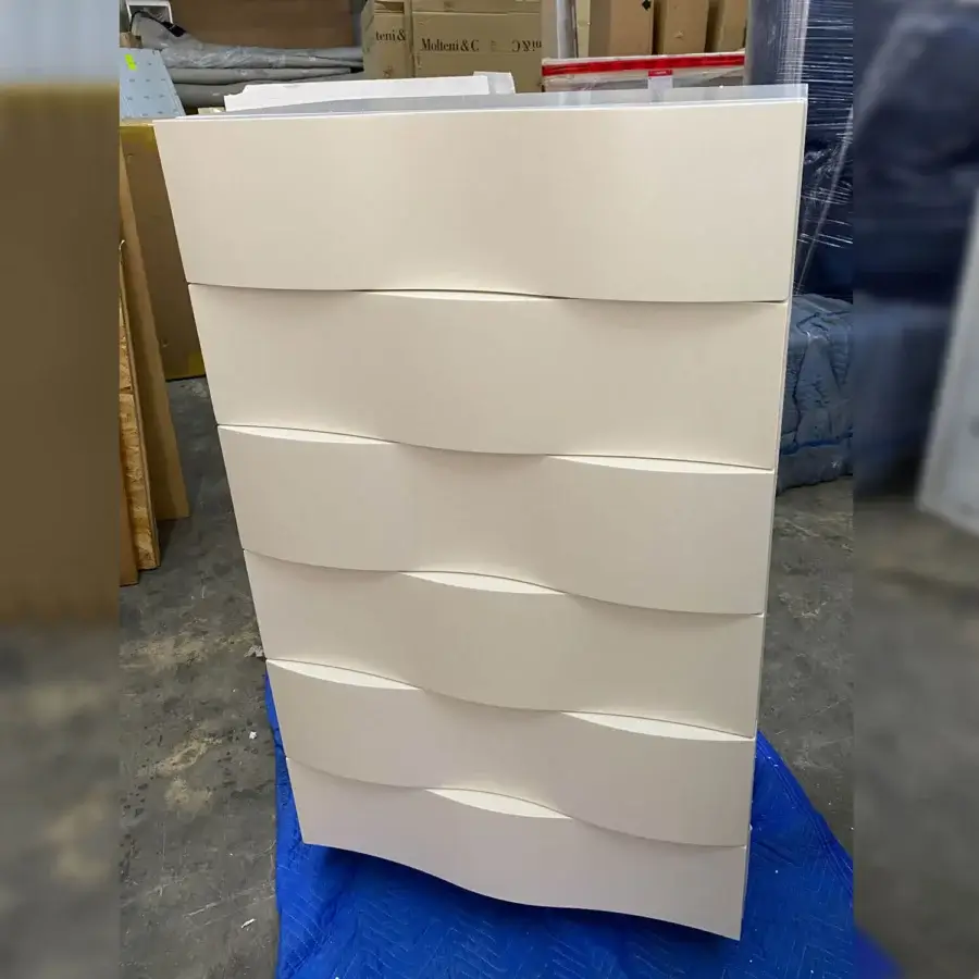 Exceptional Reflex Onda dresser with curved fronts in matt lacquered wood, rendered in an off-white tone and handle-free design