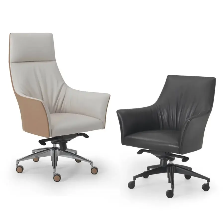 Distinguished 4 Mariani Sella armchair with sinuous silhouette, light grey leather upholstery and beige accents built with a five-legged metal base