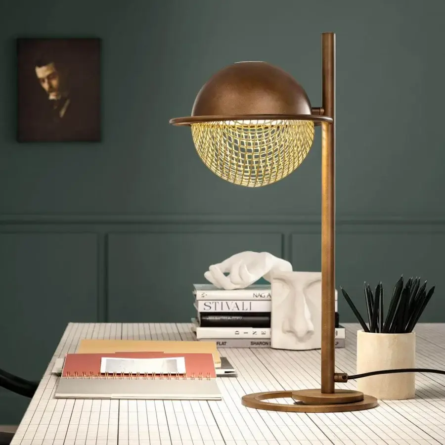 Distinctive Masiero Iglù table lamp with bronze-like lampshade and matt gold open grid crafted in cylindrical metal with brushed patina