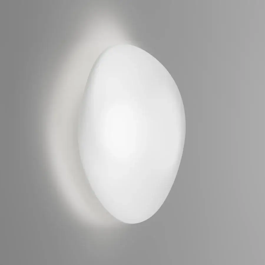 Superior Vistosi Neochic wall lamp with organic form crafted in refined matt white glass and glossy white metal