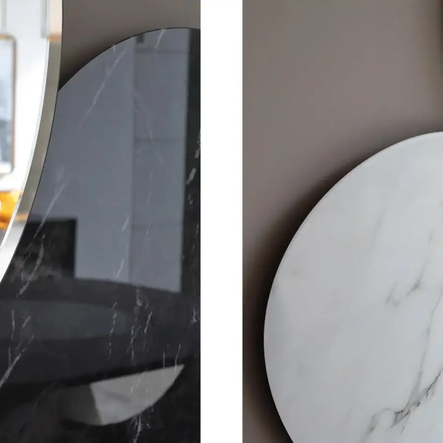 Exceptional Reflex Seventy mirror in extra-clear glass with a smooth metallic-looking frame and innovative Marmoreflex panel design