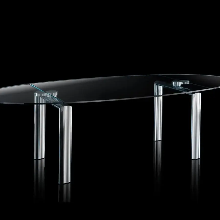 Elegant Reflex Policleto table with a stunning oval tempered glass top and sleek chrome metal legs