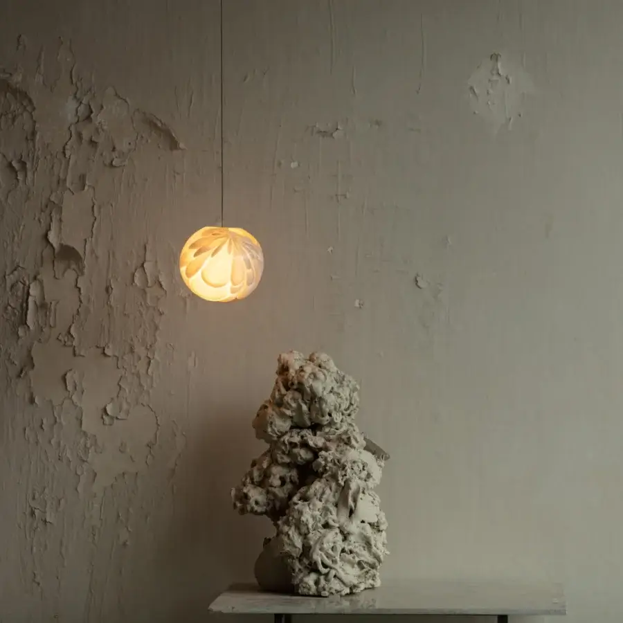Exceptional Bocci 118 Single suspension lamp with hand-blown glass and warm glowing white finish