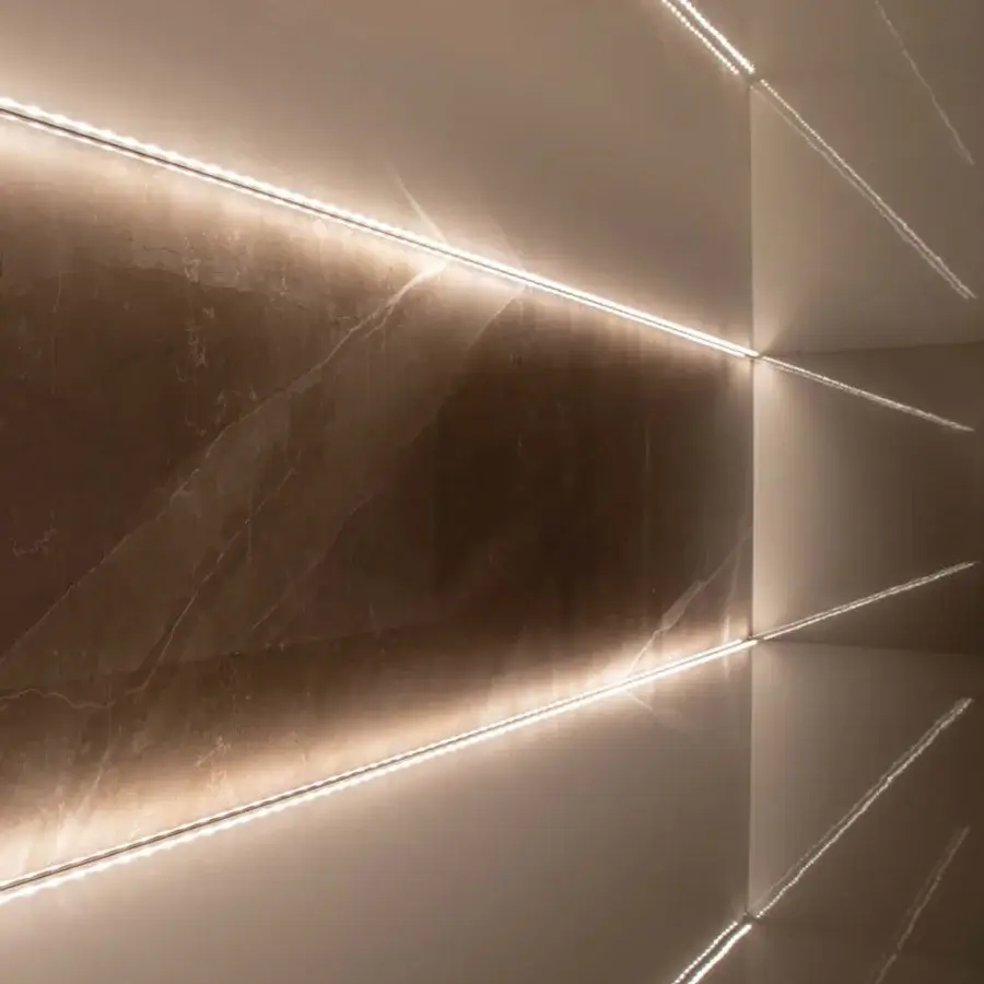 Avant-garde Reflex bar with glossy light counter, brown marble-like texture, and white lacquered glass back