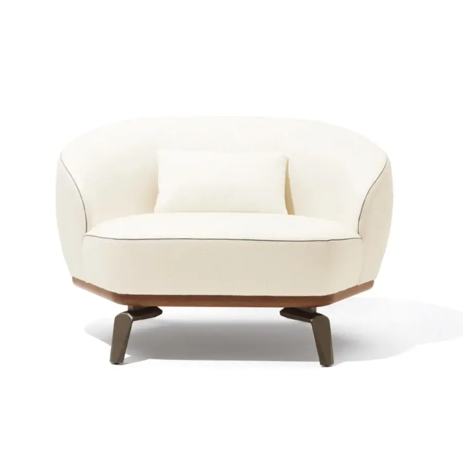 Exclusive Giorgetti Tamino lounge chair with light beige textile and Canaletto walnut base, built with metal feet