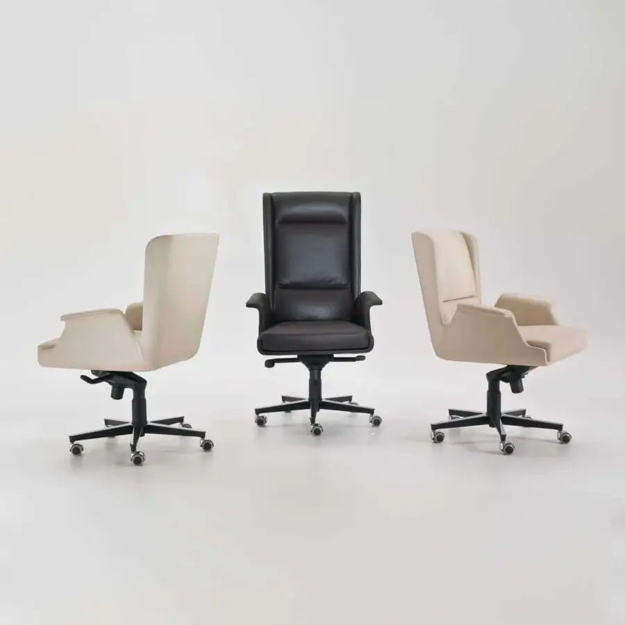 Superior 4 Mariani Garbo armchair with dark brown leather upholstery and black chromed swiveling base