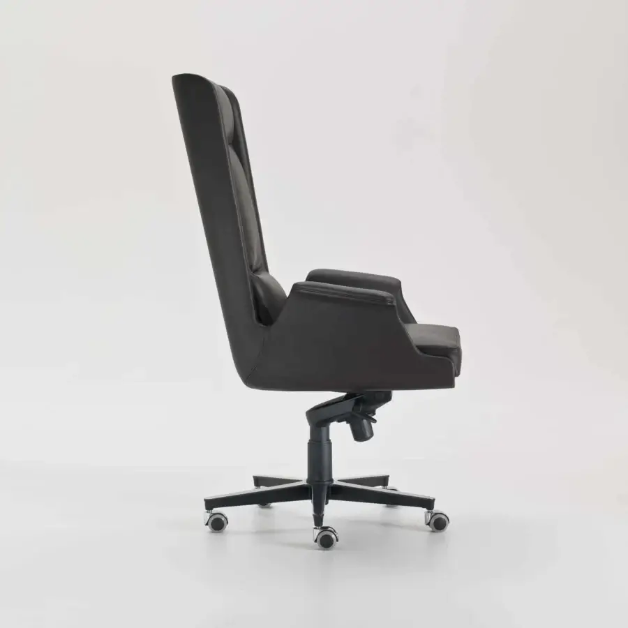 Distinguished 4 Mariani Garbo armchair with black synthetic leather upholstery and a matte black finish, built with a swiveling black chromed base