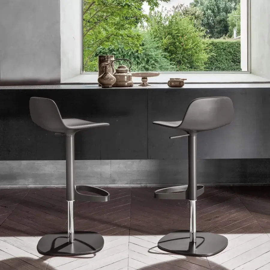 Elegant Bonaldo Bonnie stool with dark gray polypropylene shell and metal base, built with a matte finish