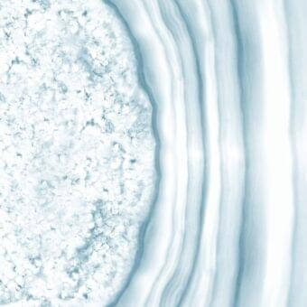 Salt crystals and rippled blue-green glass texture, showcasing crystalline white salt alongside smooth, translucent Marmoreflex 0031 Agata Azzurra glass.